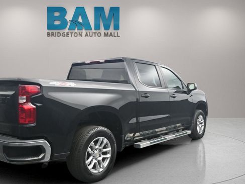 Used 2022 Chevrolet Silverado 1500 LT AWD/4WD image 6