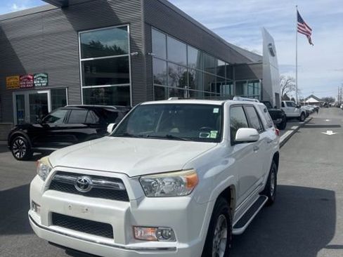 Used 2011 Toyota 4Runner SR5 w/ Convenience Pkg AWD/4WD image 1