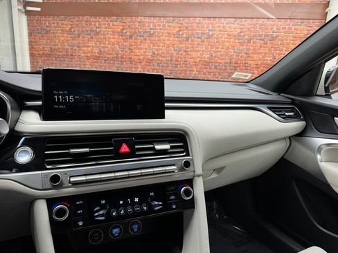 Used 2025 Genesis G70 2.5T image 17