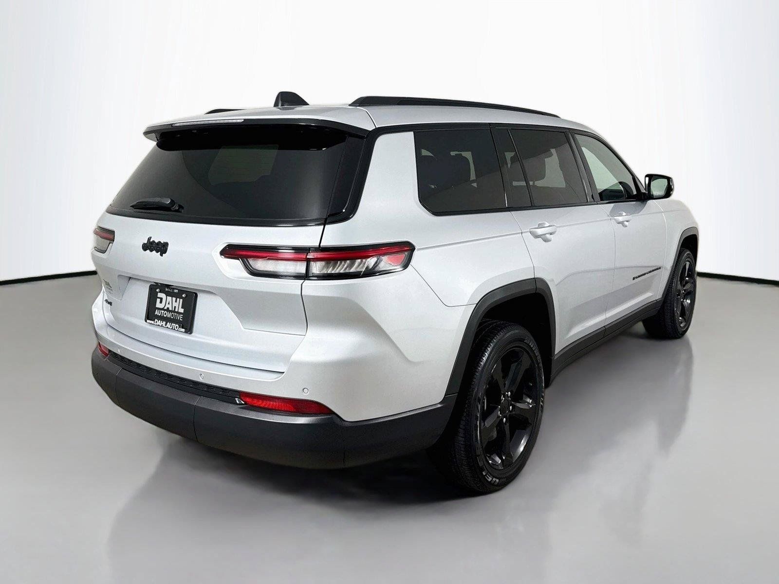 Used 2024 Jeep Grand Cherokee L Altitude AWD/4WD image 13