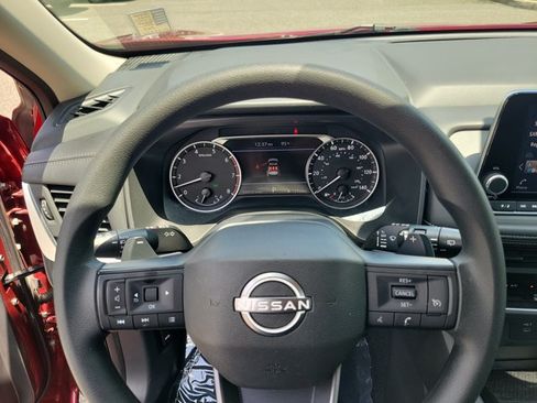 Used 2025 Nissan Rogue S FWD image 23