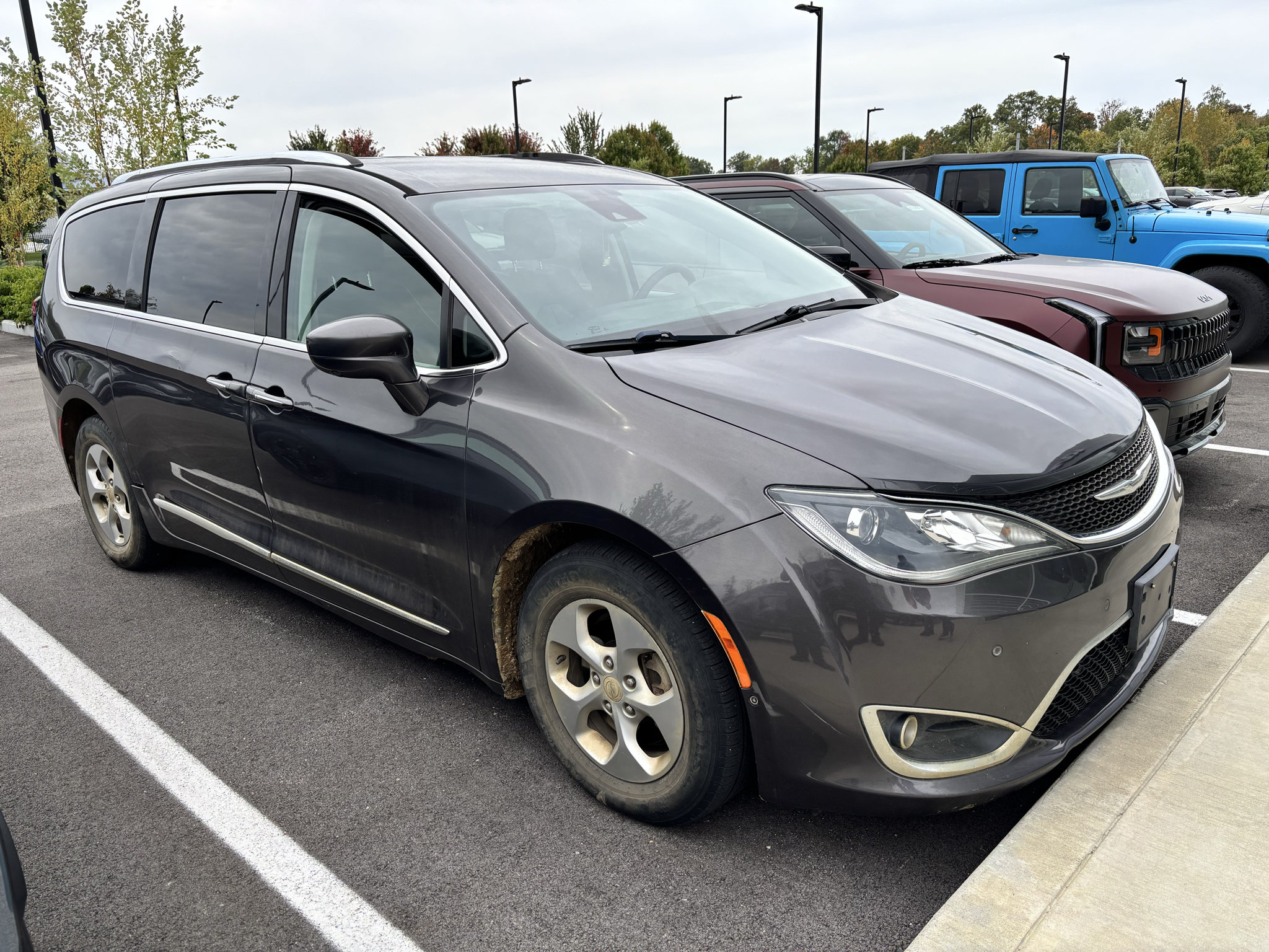 Used 2017 Chrysler Pacifica Touring-L Plus FWD image 1