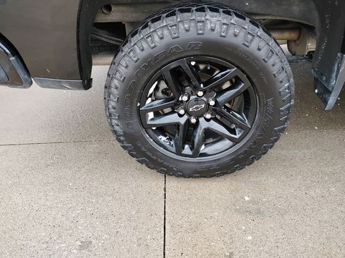 Used 2020 Chevrolet Silverado 1500 LT Trail Boss image 25