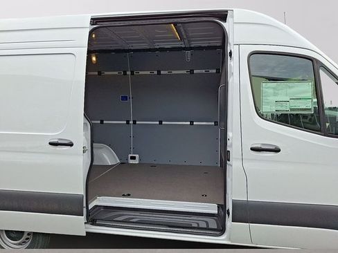 Used 2026 Mercedes-Benz Sprinter 2500 image 7