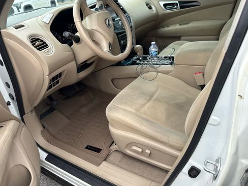 Used 2015 Nissan Pathfinder SV image 6