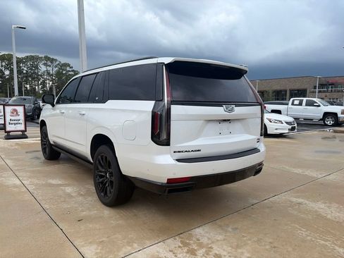 Used 2024 Cadillac Escalade ESV Sport w/ LPO, ONYX Package AWD/4WD image 3