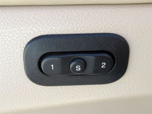 Used 2020 Jeep Grand Cherokee Overland w/ Interior Metal Package AWD/4WD image 30