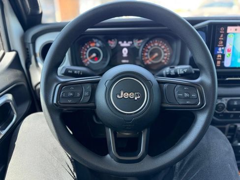 Used 2025 Jeep Wrangler Unlimited Sport AWD/4WD image 5