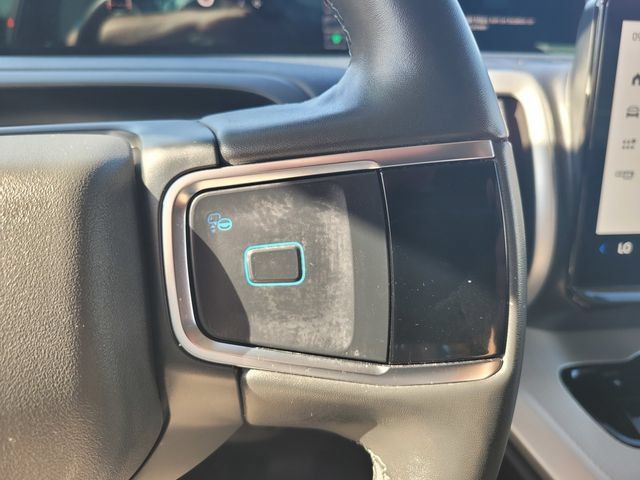 Used 2025 Ford Expedition Active AWD/4WD image 27