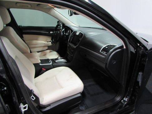 Used 2020 Chrysler 300 Touring image 17