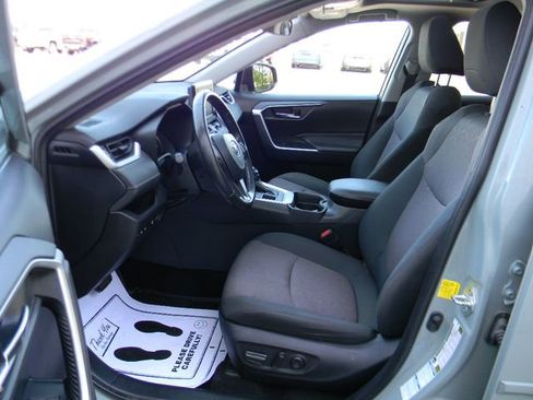 Used 2019 Toyota RAV4 XLE AWD/4WD image 18