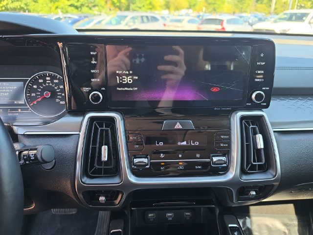 Used 2022 Kia Sorento S FWD image 16