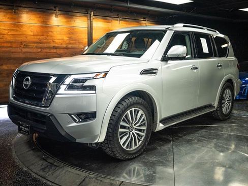 Used 2024 Nissan Armada SL AWD/4WD image 2