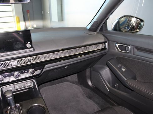 Used 2025 Honda Civic Sport image 25