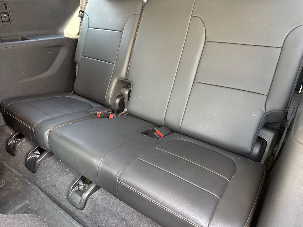 Used 2020 Chevrolet Traverse LT FWD image 16