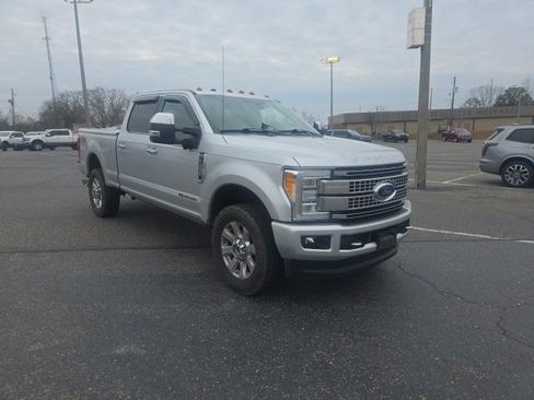 Used 2018 Ford F250 Platinum image 1