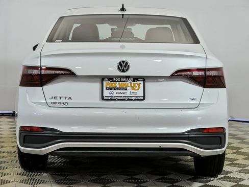 Used 2023 Volkswagen Jetta SE w/ Panoramic Sunroof Package image 7