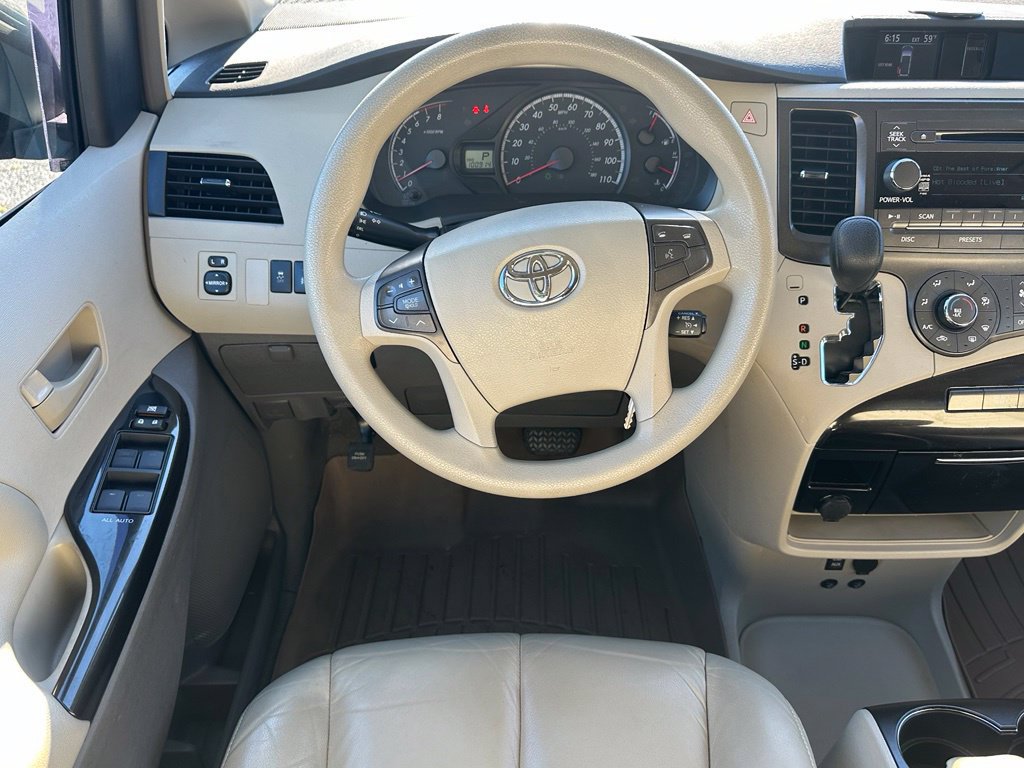 Used 2012 Toyota Sienna LE FWD image 29