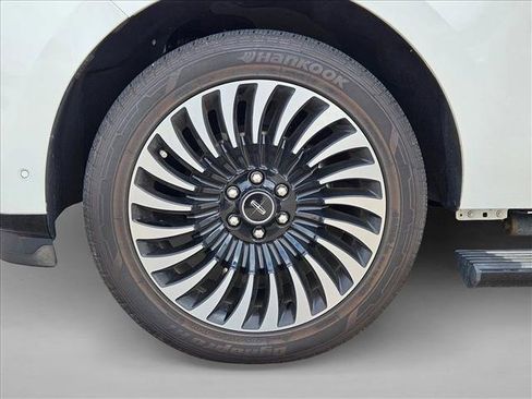 Used 2021 Lincoln Navigator Black Label w/ Cargo Convenience Package AWD/4WD image 26