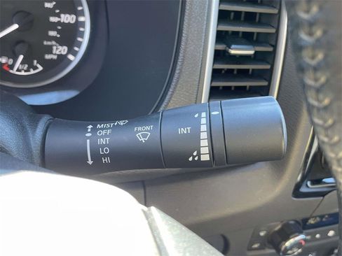 Used 2024 Nissan Frontier SV w/ SV Convenience Package image 28