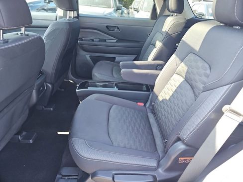 Used 2023 Nissan Pathfinder SV w/ SV Premium Package image 34