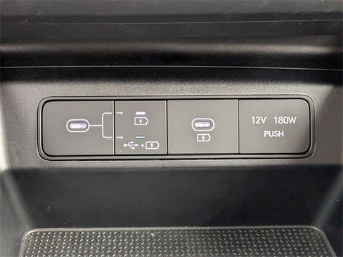 Used 2025 Hyundai Tucson SE image 24