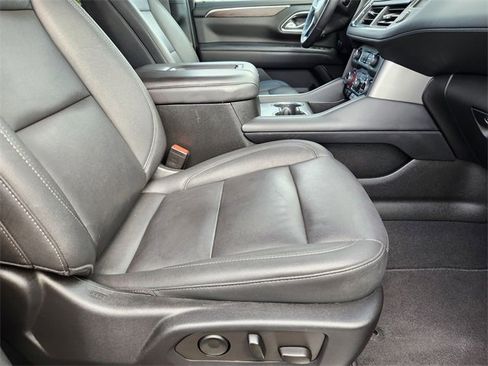 Used 2022 Chevrolet Tahoe LT w/ Luxury Package image 18