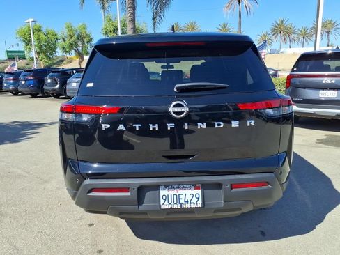 Certified 2025 Nissan Pathfinder S FWD image 7