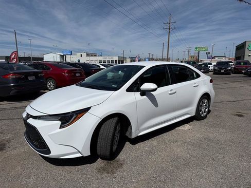 Used 2021 Toyota Corolla LE image 2