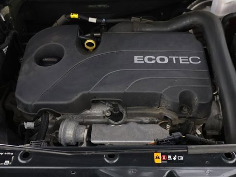 Used 2021 Chevrolet Equinox LS image 18