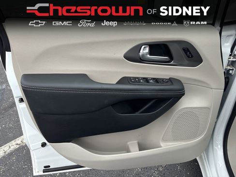 Used 2024 Chrysler Pacifica Touring-L w/ Road Tripper Package image 47