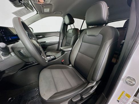 Used 2025 Chevrolet Trax LT FWD image 20