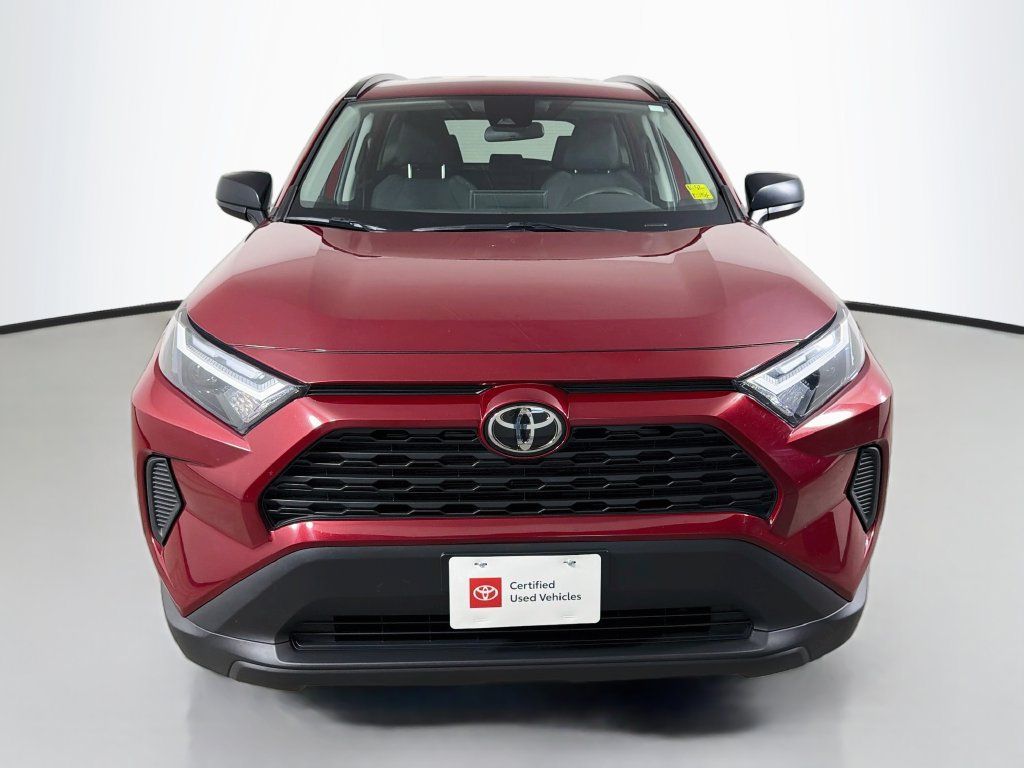 Used 2025 Toyota RAV4 LE AWD/4WD image 2