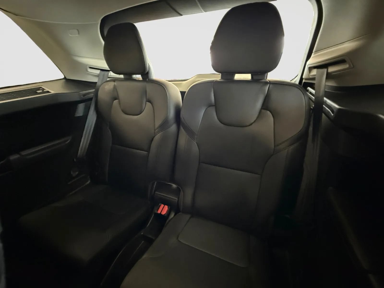 Used 2022 Volvo XC90 T5 Momentum w/ Climate Package AWD/4WD image 16