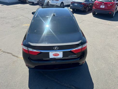 Used 2013 Lexus ES 300h w/ Luxury Pkg FWD image 8
