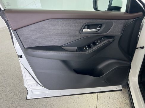 Used 2023 Nissan Rogue SV FWD image 19