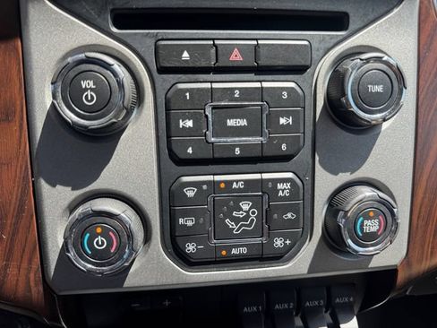 Used 2016 Ford F250 Lariat w/ Lariat Ultimate Package AWD/4WD image 17