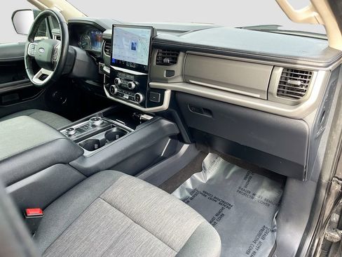 Used 2024 Ford Expedition XLT AWD/4WD image 30