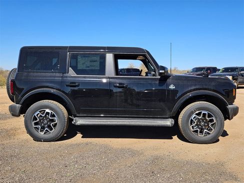 New 2025 Ford Bronco Outer Banks image 4