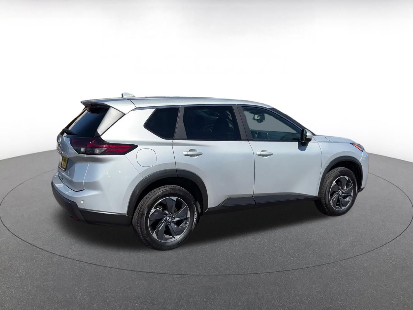 Used 2025 Nissan Rogue SV FWD image 13