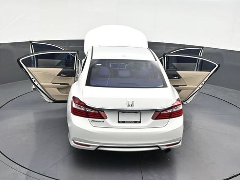 Used 2017 Honda Accord EX image 36