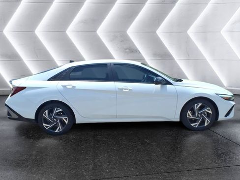 Used 2025 Hyundai Elantra Sport FWD image 6