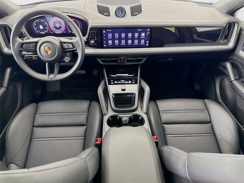 Certified 2024 Porsche Cayenne Coupe image 27