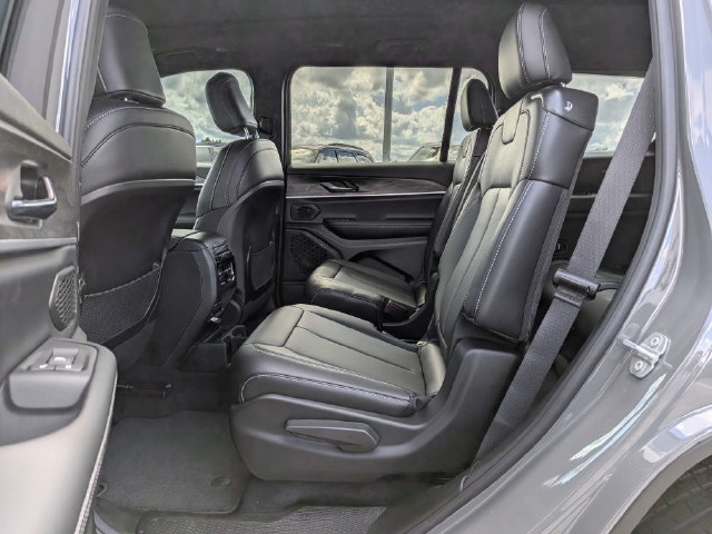 New 2027 Jeep Grand Cherokee Limited w/ Limited Altitude Package RWD image 15