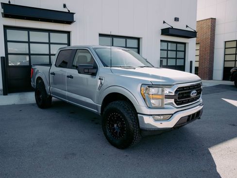 Used 2023 Ford F150 XLT w/ Trailer Tow Package image 4