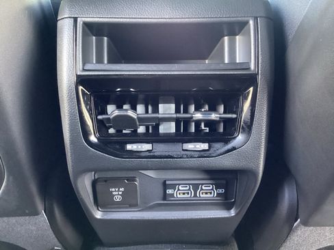 Used 2025 Jeep Grand Cherokee Altitude RWD image 29