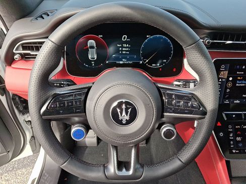 Used 2025 Maserati Grecale GT AWD/4WD image 15