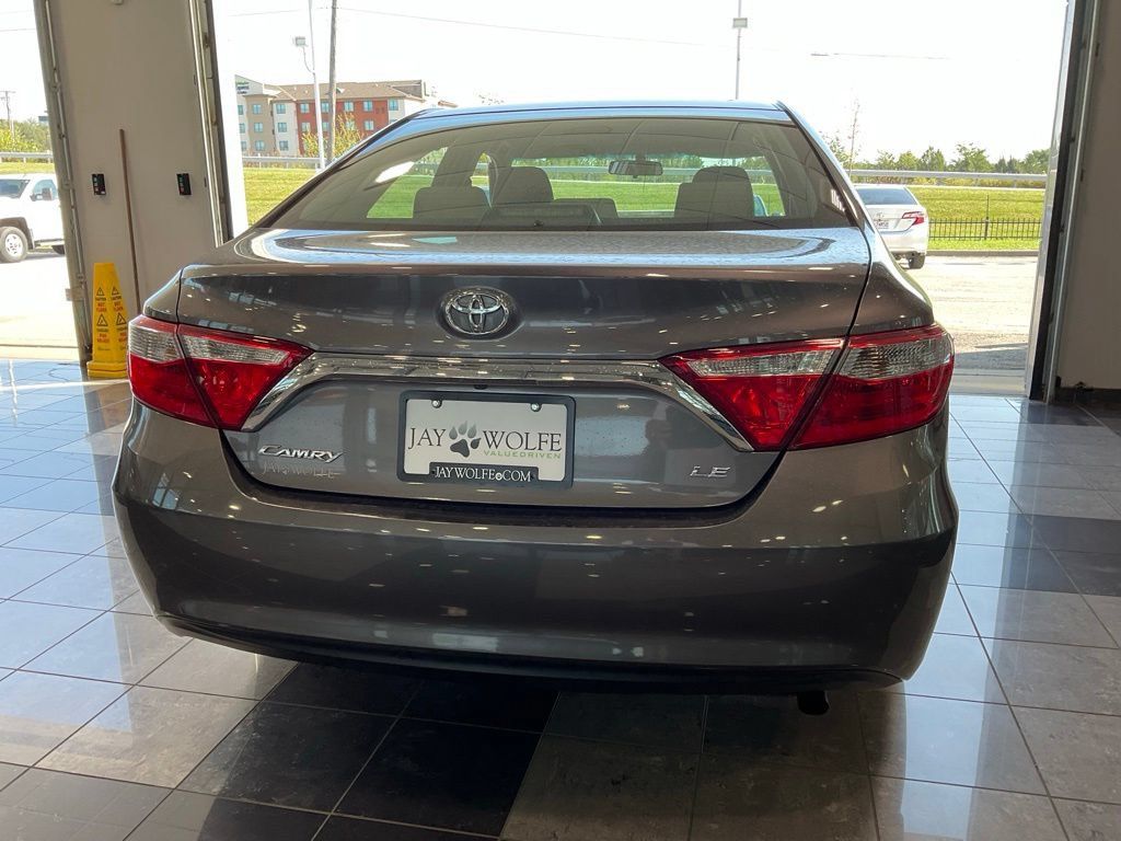 Used 2017 Toyota Camry LE FWD image 5