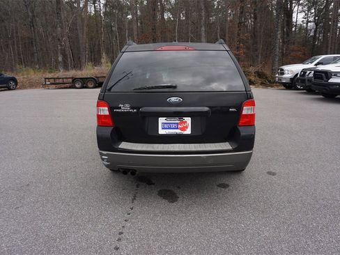 Used 2007 Ford Freestyle SEL image 11