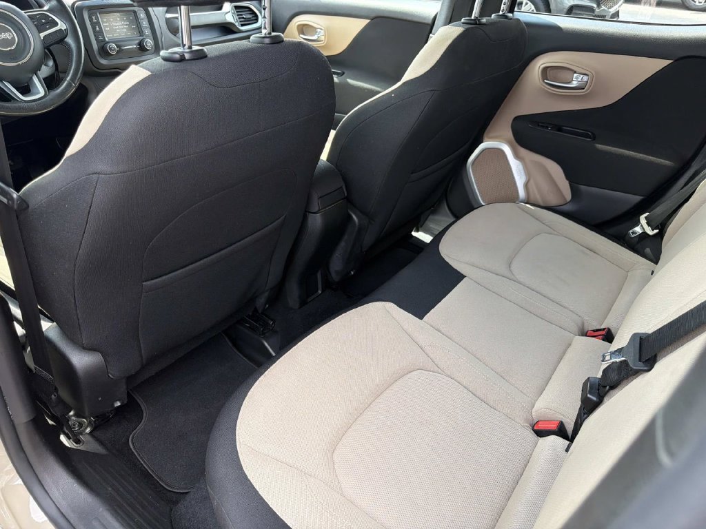 Used 2016 Jeep Renegade Latitude FWD image 15